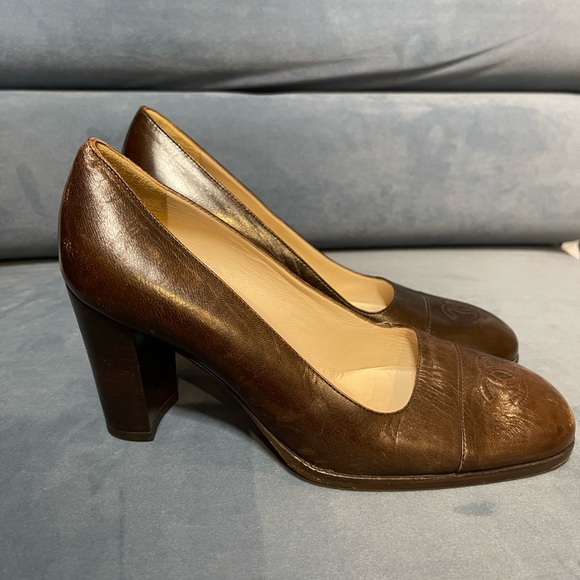 Chanel CC Brown Leather Pumps - Picture 5 of 5